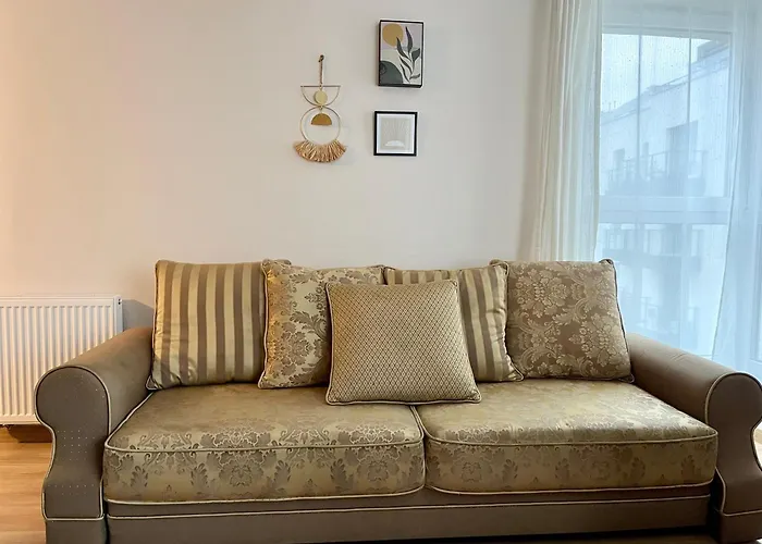 Oldtown Retro Apartment By Marina With Balcony For 6 People