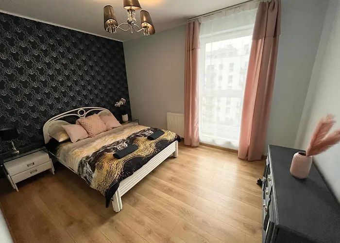 Oldtown Retro Apartment By Marina With Balcony For 6 People