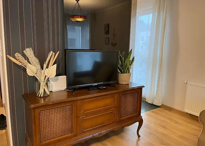 Oldtown Retro Apartment By Marina With Balcony For 6 People